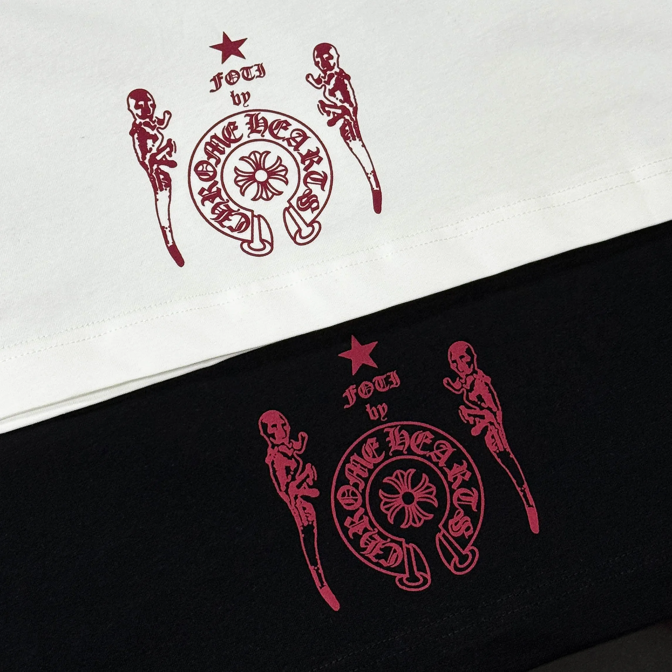 P170 Chrome Hearts Chrome Hearts 25 high version. The fabric is made of 300 grams of high-density pure cotton. It does not deform or shrink. It has three labels. It is the same style for men and women. Technology: suede foam printing. Color: white, black. SIZE: S-XL.